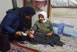 مراقبت از سالمندان چهیش با پایش منظم فشار و قند خون در منزل